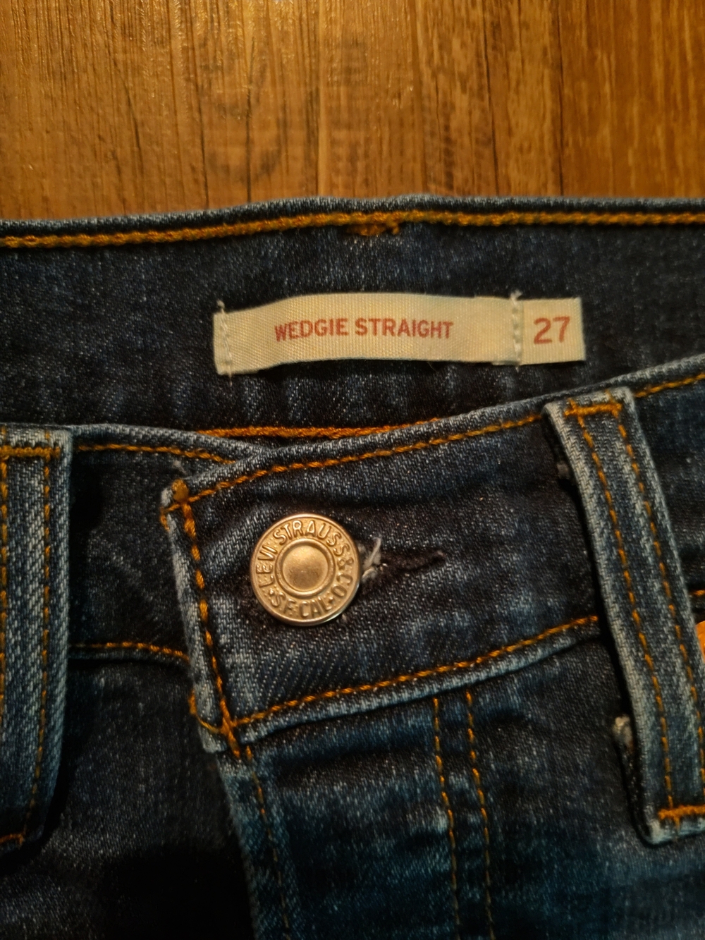 Women's Levi Wedgie Straight Button Fly Jeans Size 27 - Picture 3 of 4